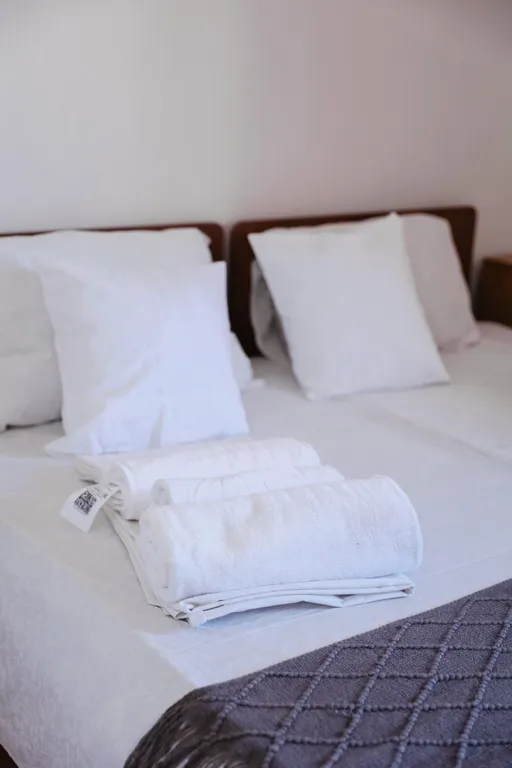 Двухместный номер с 2 отдельными кроватями эконом и общим санузлом