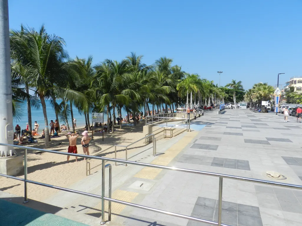 Апартамент с 1 спальней и гостиной в 70 метрах от пляжа Джомтьен