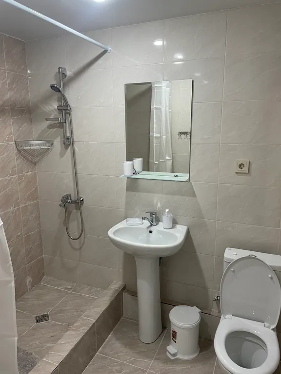 Двухкомнатный номер рядом с морем