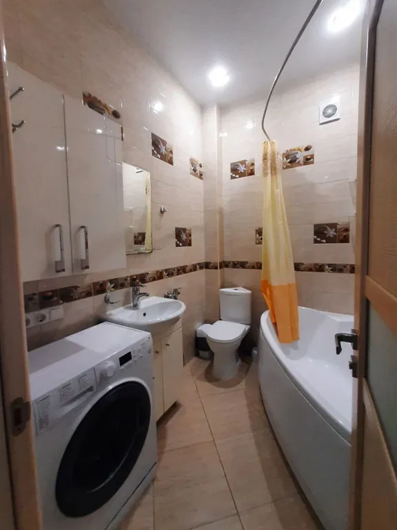 Дом с балконом с видом на море