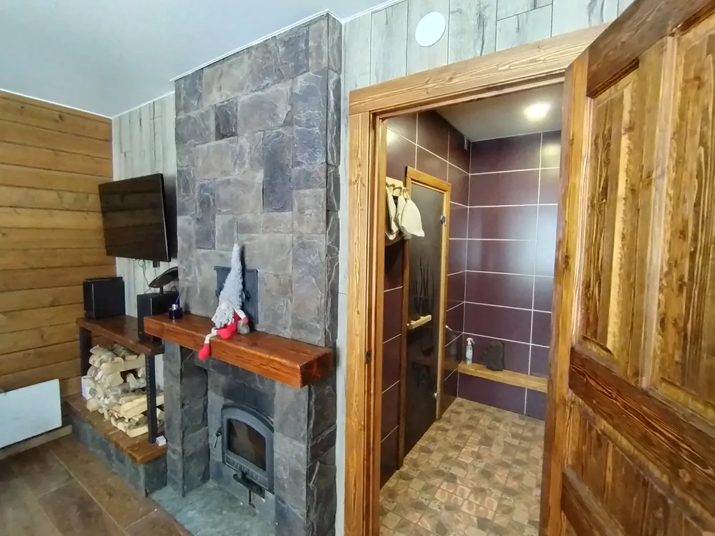 Дом на берегу с баней