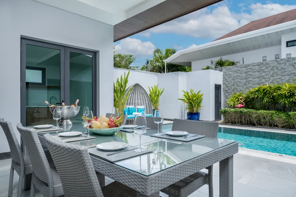 Новая вилла с бассейном, террасой и барбекю зоной, рядом с Боат авеню