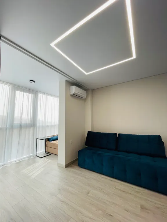 Апартаменты с панорамными окнами на лес и море и роскошным двором