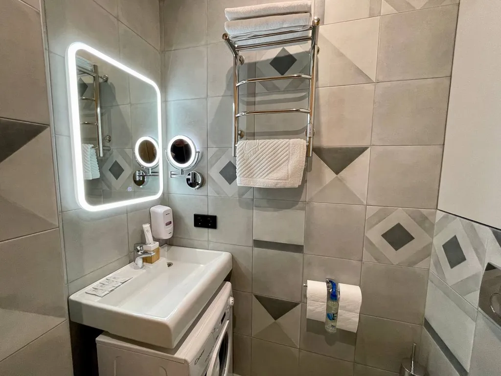 "В Гости!" на Запорожской 69  (1к студия №4 рядом с БЦ "Сити")