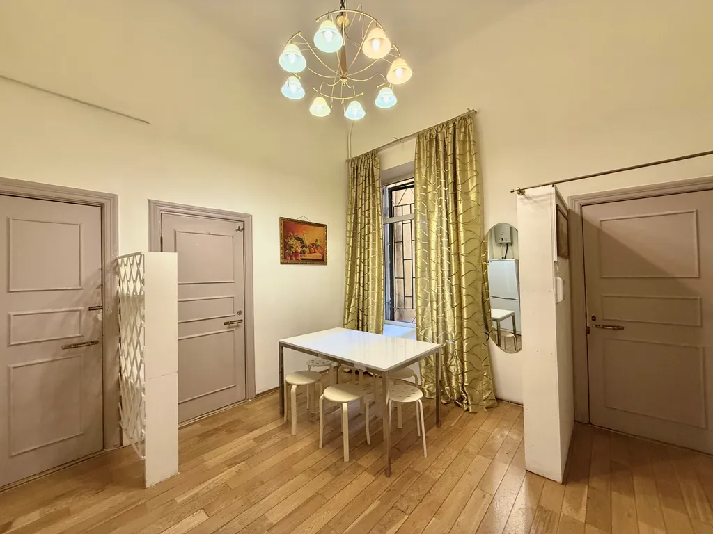 Просторная квартира в центре Санкт-Петербурга