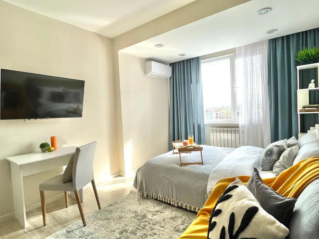 Студия День и Ночь с видом на горы