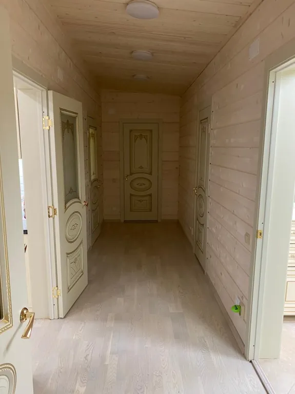 Загородный дом с видом на озеро