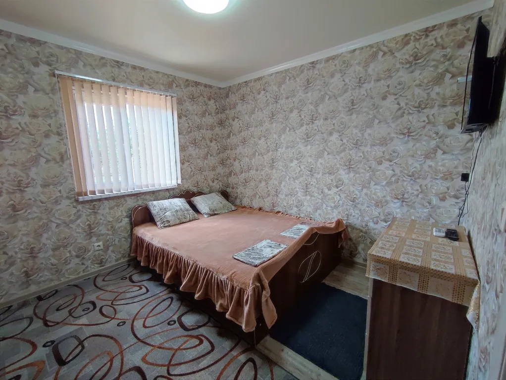 Коттедж Благоустроенный домик с двумя изолированными комнатами для гостей — аренда посуточно в Должанская