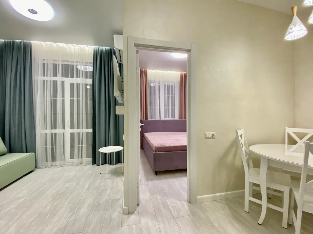 Квартира Евротрехкомнатный апартамент с балконом на первой линии — аренда посуточно в Сириус