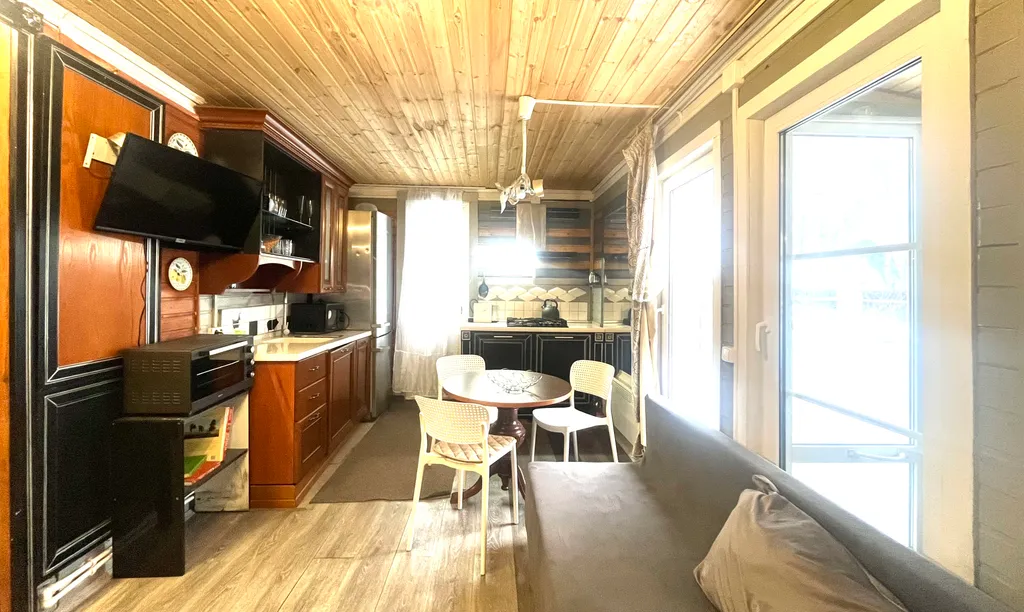 Дом с олененком и гортензиями