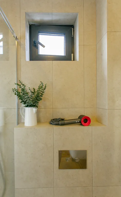 Коттедж с теплым бассейном и банным комплексом, недалеко от моря