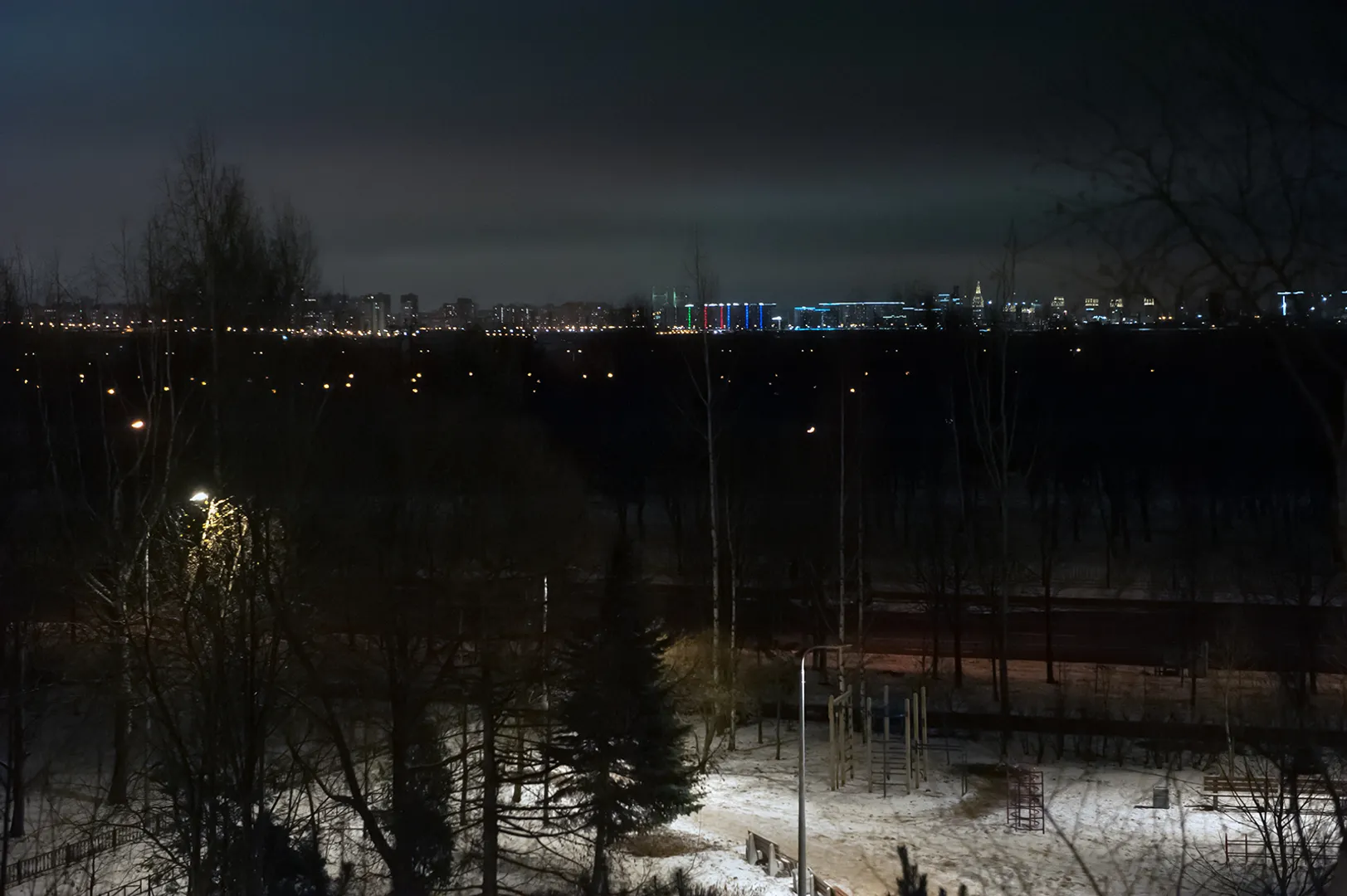 Ночной вид из всех окон квартиры на парк, залив, Васильевский остров и Юго-Запад Петербурга и его область