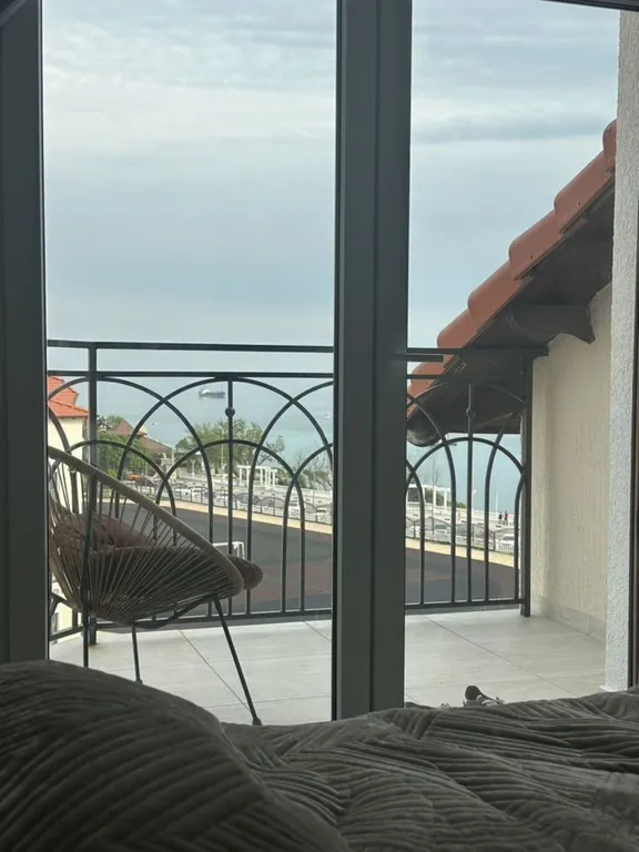 Видовая кваpтирa с панopaмoй моря