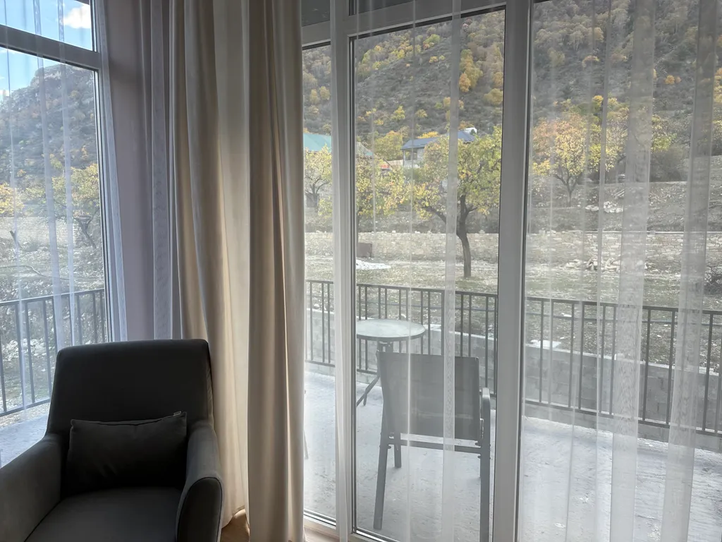 Второй этаж панорамного дома среди вершин