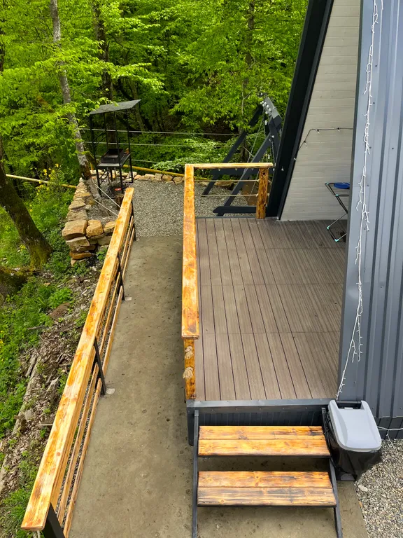 Афрейм на опушке леса с бассейном