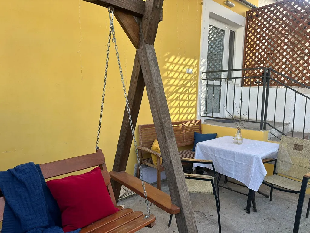 Уютная квартира с двориком, рядом с песчаным пляжем