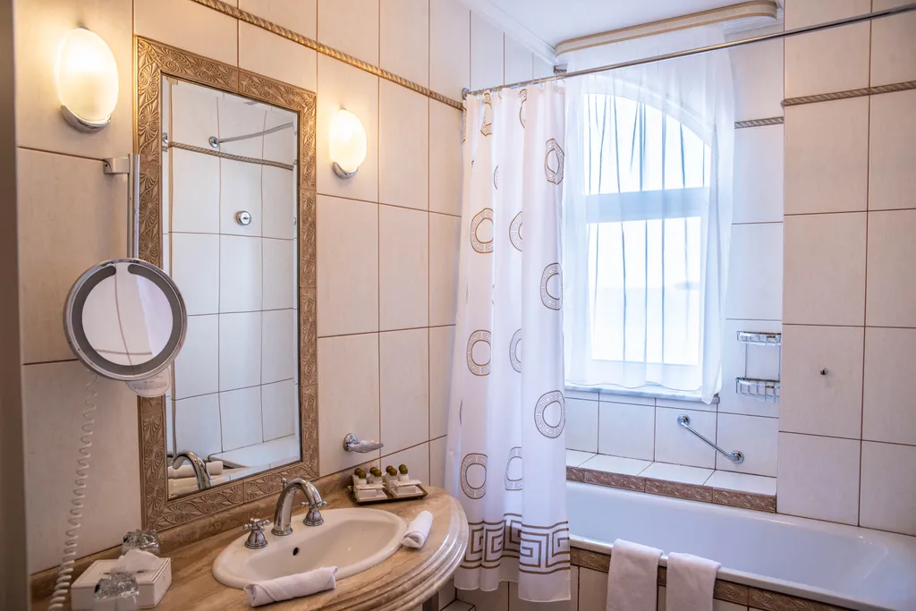 Представительский люкс с видом на море и балконом