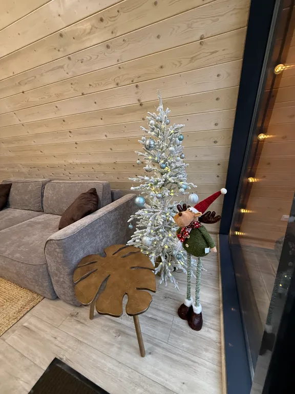 Уютный домик у леса