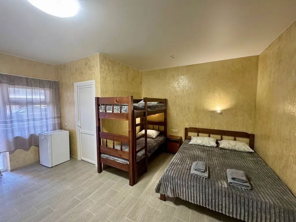 Квартира Семейный номер с кухней на веранде в центре — аренда посуточно в Штормовое