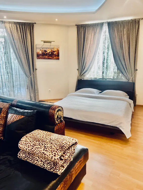 Четырёхкомнатные апартаменты на главном проспекте города