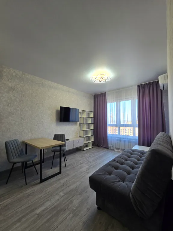 Новая полноценная квартира с балконом на Бульваре