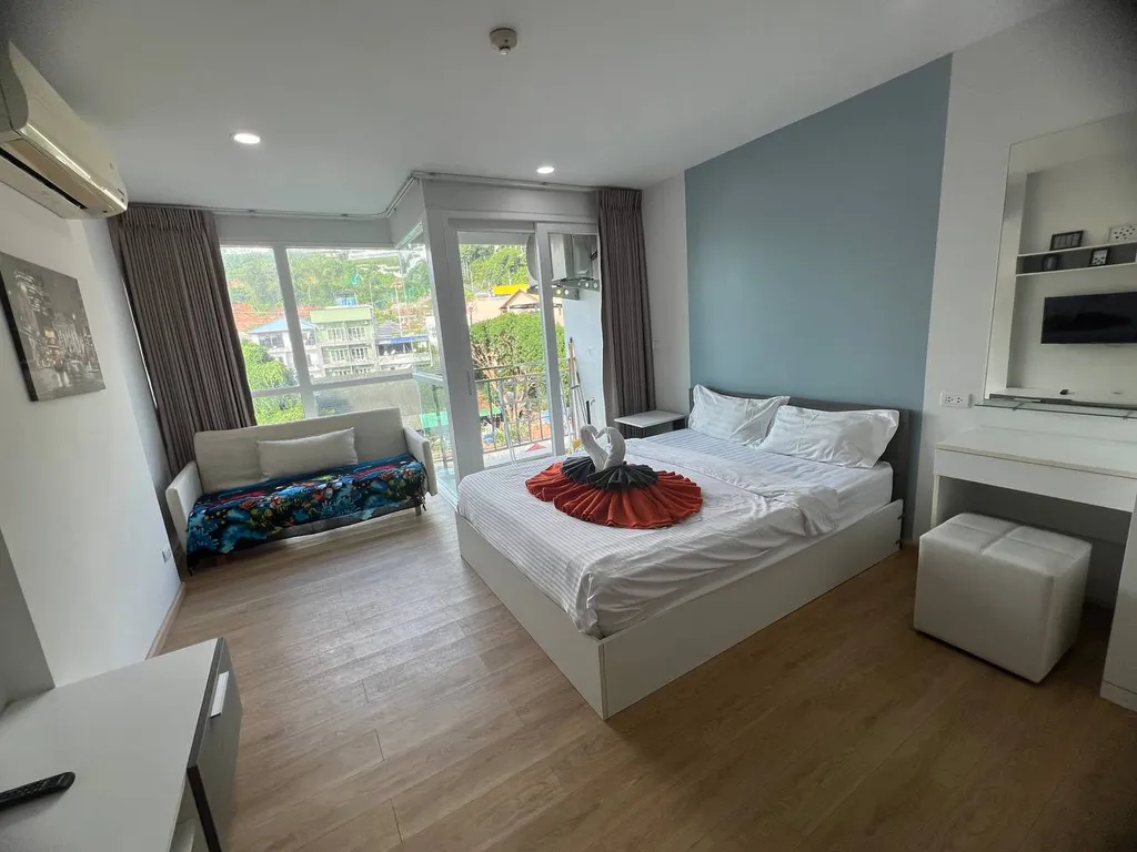 Ката, студия после ремонта с красивым видом на горы, 5 этаж