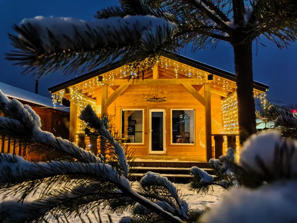 Коттедж Уютный дом у озера Манжерок — аренда посуточно в Озёрное