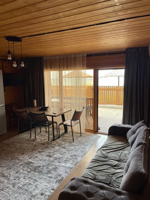 Домик на берегу моря на первой линии