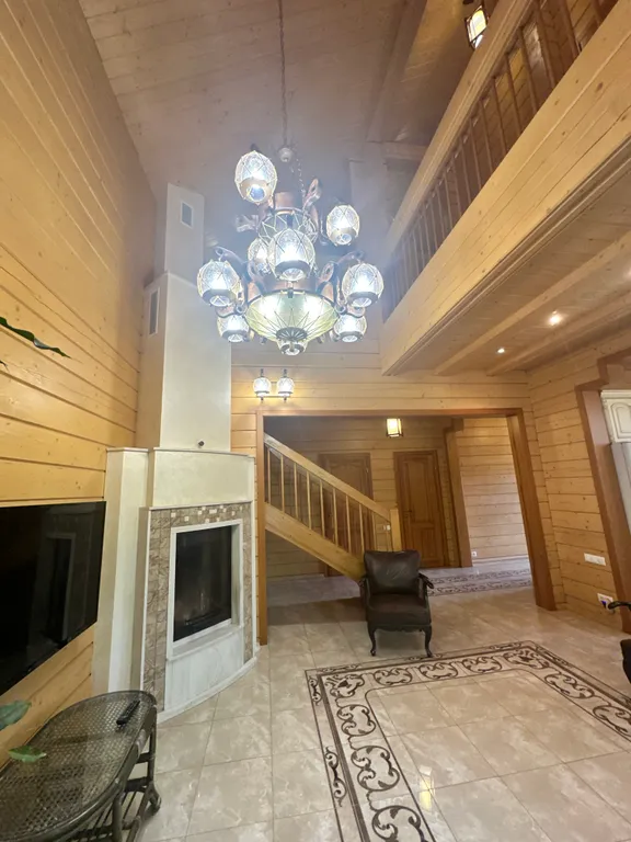 Деревянный дом с приватной территорией