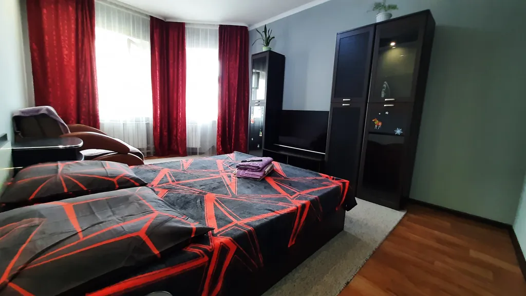 Нововартовская 4