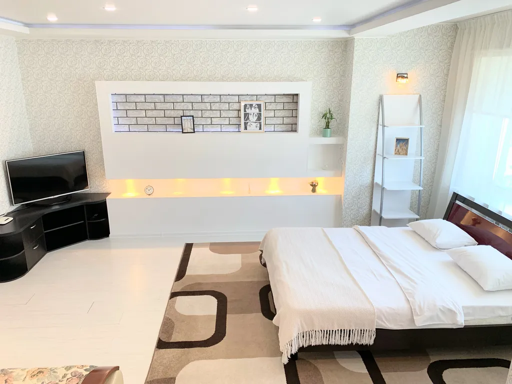 Квартира Просторная студия возле Перинатального центра — аренда посуточно в Сургут