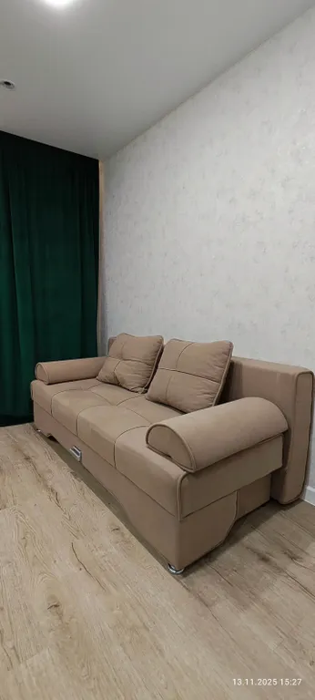 Уютная теплая современная квартира