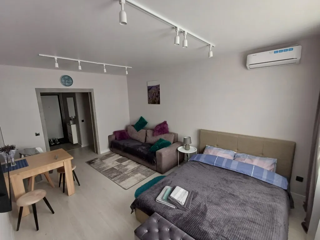 Уютная однокомнатная квартира недалеко от ТЦ Тринити — аренда посуточно в Гродно