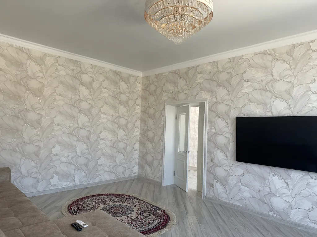 Большой красивый дом у моря