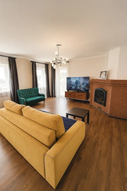 Большой коттедж с камином на просторном участке по Новой Риге — аренда посуточно в Волоколамск