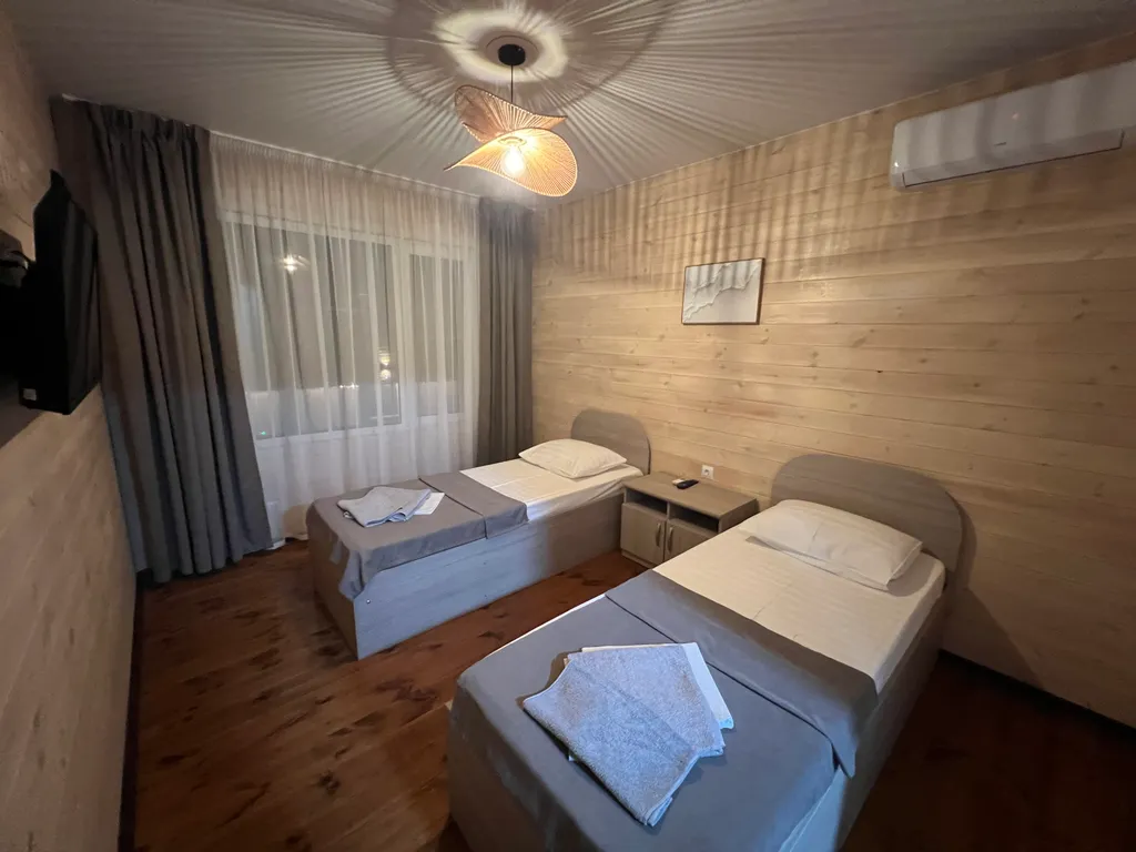 Коттедж с тёплым бассейном