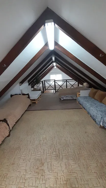 Домик у дуба