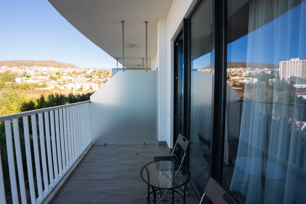 Двухкомнатные апартаменты с видом на море и город