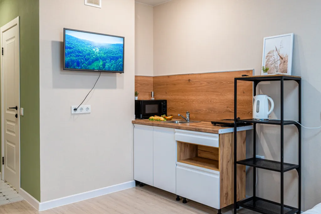 Студия c вау-эффектом в центре с панopaмным балконoм