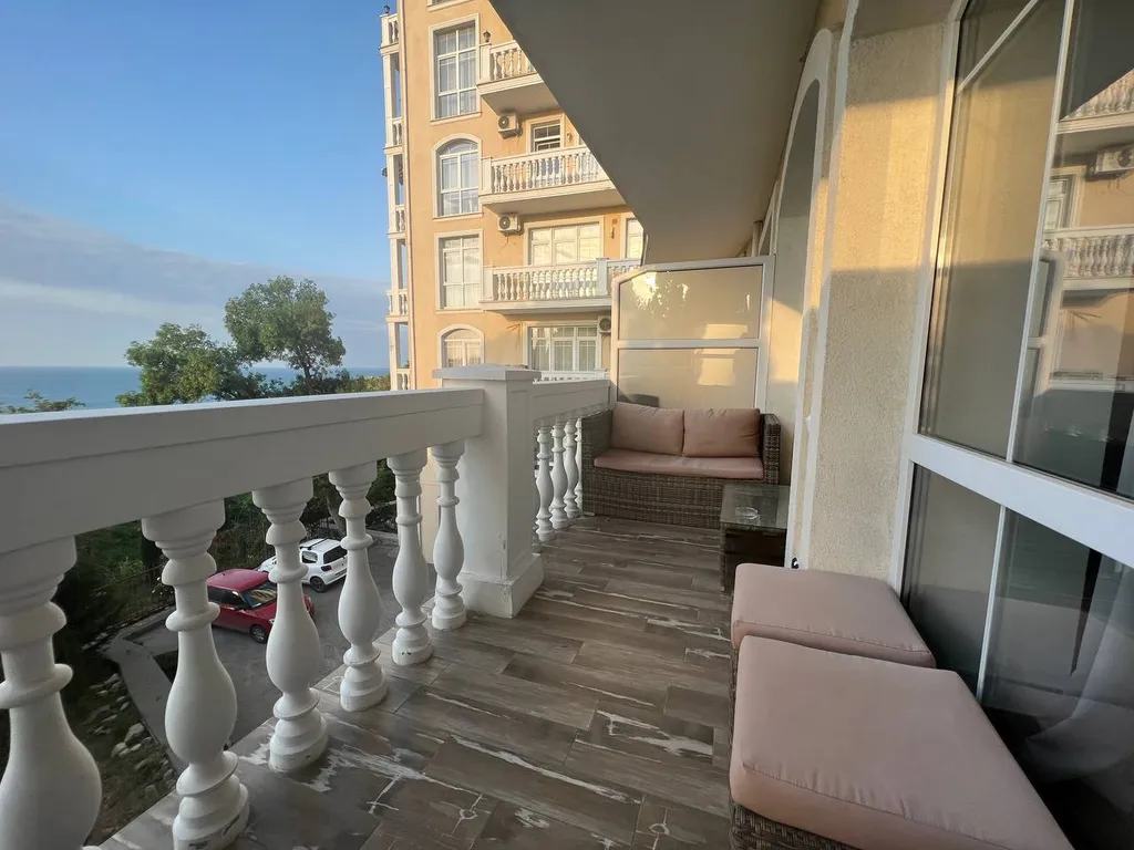 Шикарная современная студия на берегу моря