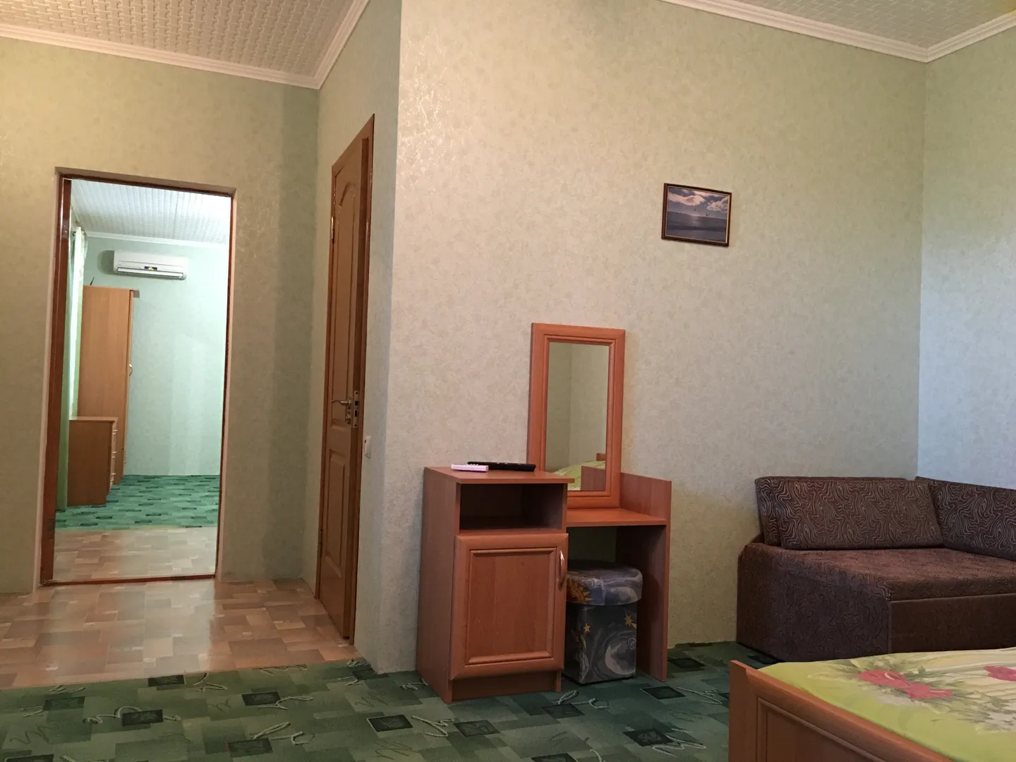«Левая» комната