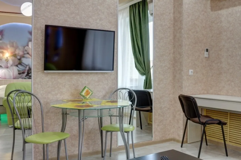 Студия с джакузи для двоих в центре