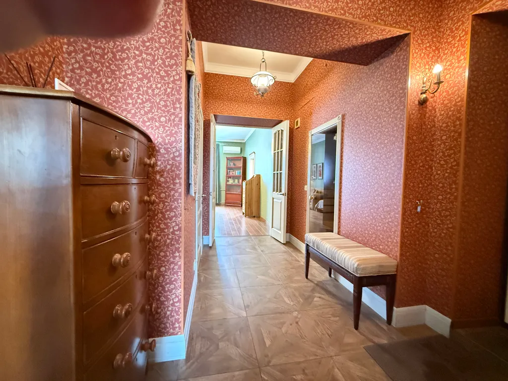 Трехкомнатная квартира Английский шик у Кремля