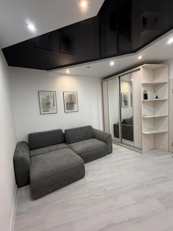 Уютная квартира с панорамными окнами и джакузи