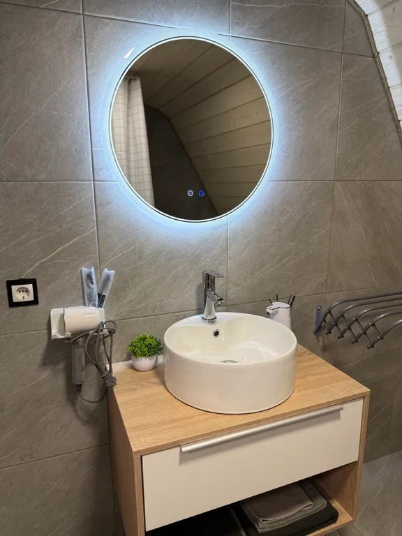 Уютный дом рядом с лесом и речкой