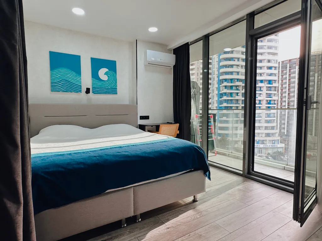 Уютные апартаменты с отдельной спальней на берегу моря