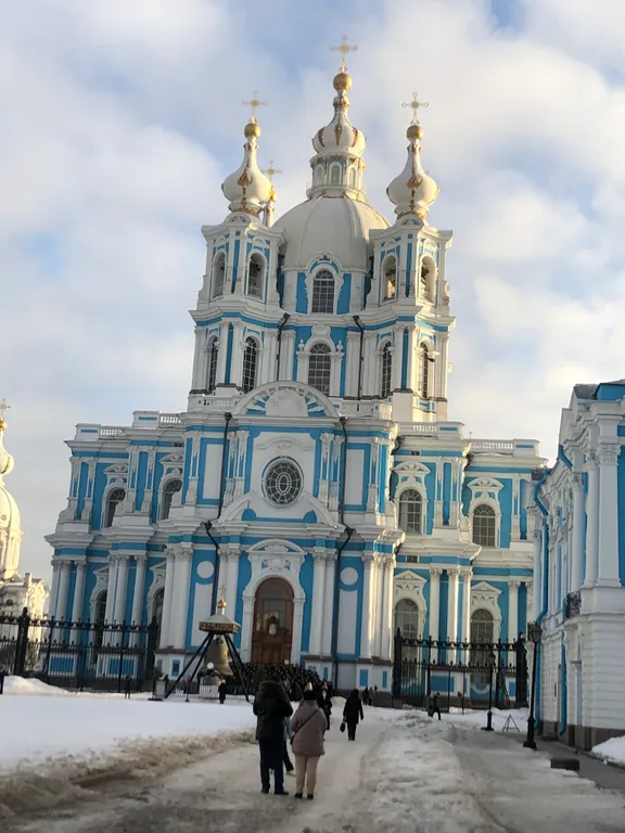 Квартира Однокомнатная квартира с видом на Смольный собор — Санкт-Петербург