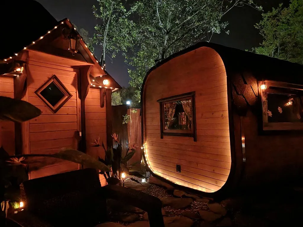 Дом Шилтон Виладж с бассейном, баней и джакузи