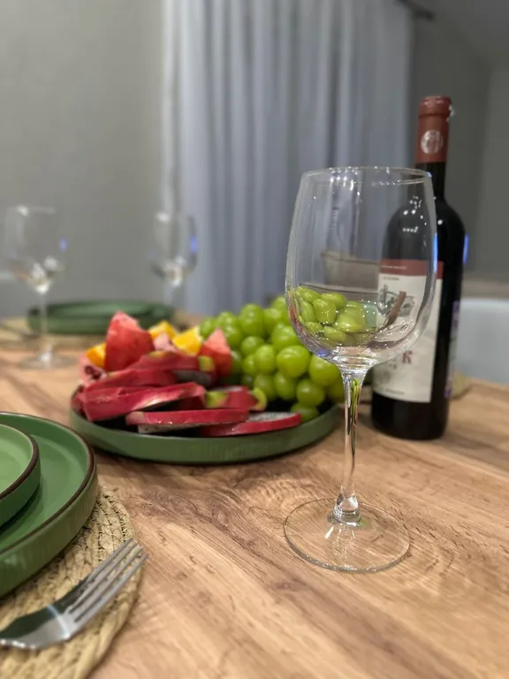 Уютный дом в окружении леса