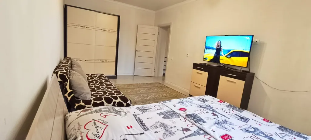 Квартира Комфортная двухкомнатная квартира, чистая — Алматы